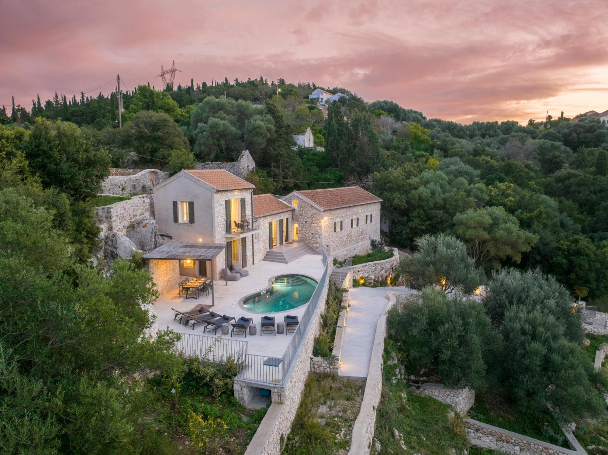 Villa Nonna, 1800s House Renovated In 2023